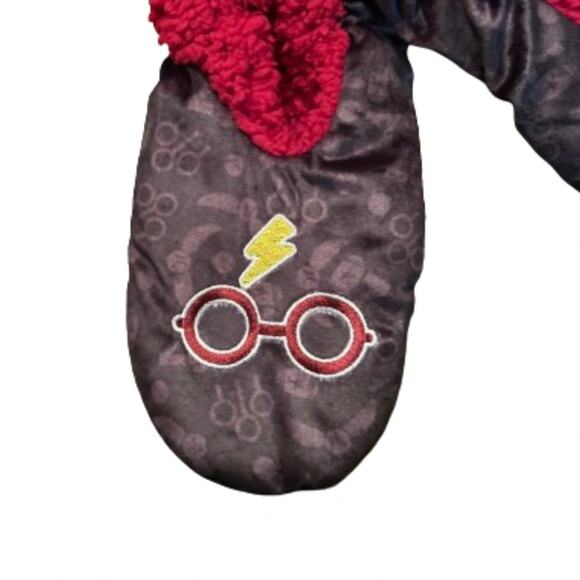 ⭐️ Harry Potter Embroidered Slippers Faux Fur Lining Women’s M/L Shoe 8-10 NWT - Picture 3 of 7